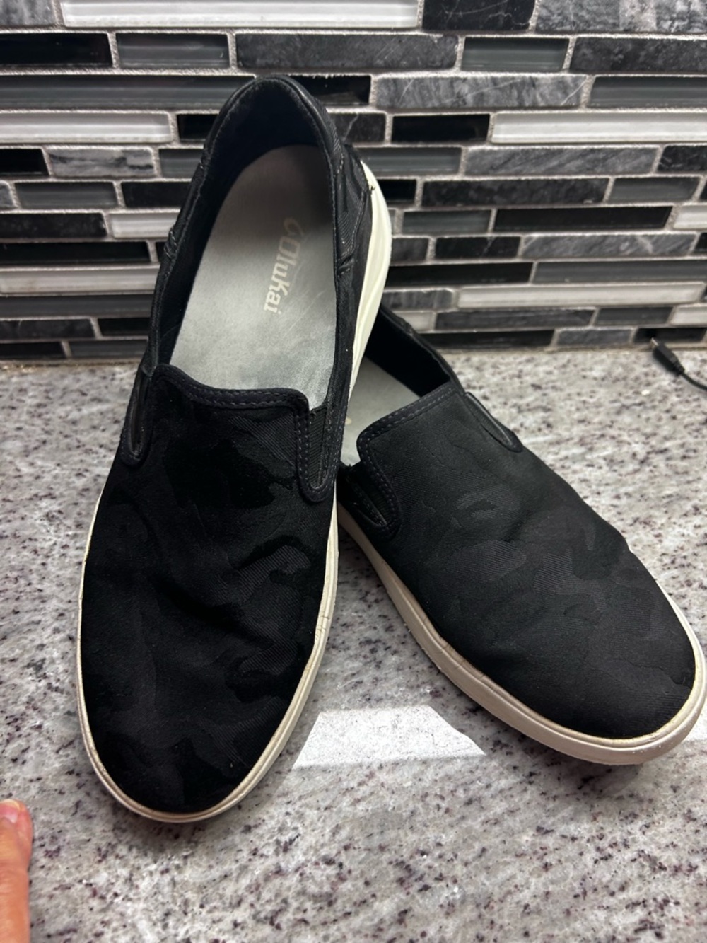 Olukai Slip-On Men’s Canvas Shoes in Black Gray camo- Comfortable Wear size 11